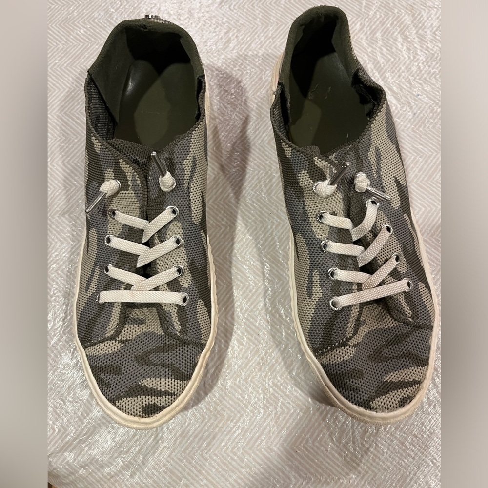Ladies sneakers